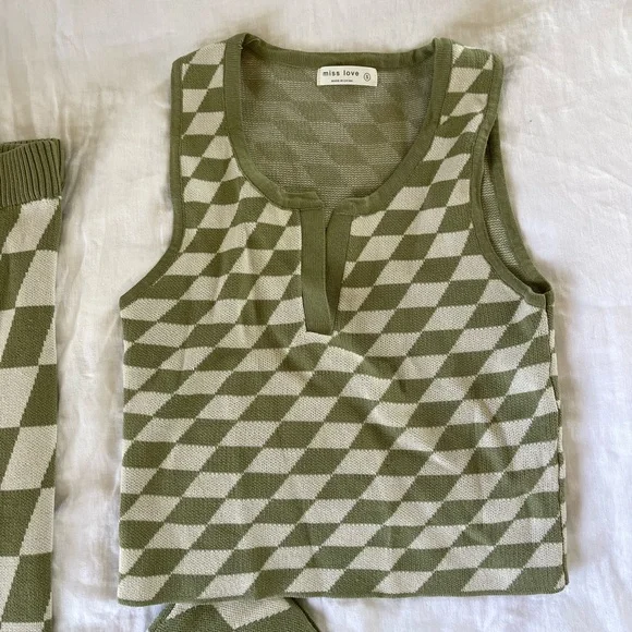 Set - Picture 3 of 3